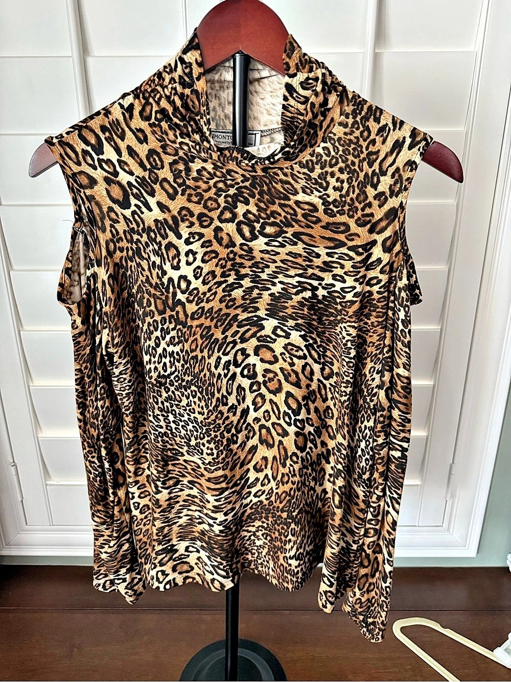 Simonton Says Leopard Print Cold Shoulder Top L